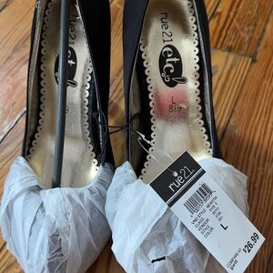 Rue21 Black and Gold Round-Toe Women's Heels